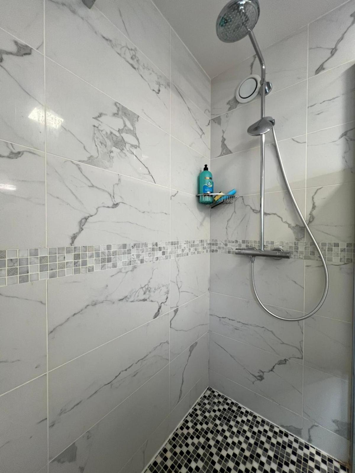 Location 3 Chambres Spacieuses Dans Appartment 2 Mn Rer Bussy Saint Georges Exteriér fotografie